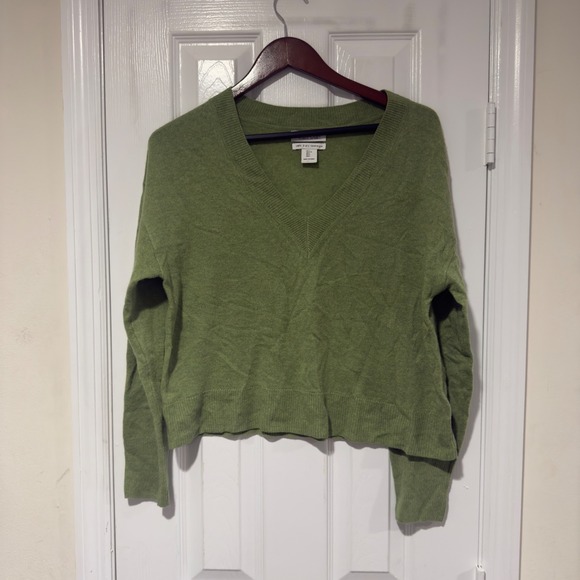 Rachel Zoe Sweaters - Rachel Zoe 100% Cashmere V-Neck Sweater Olive Green – Women's L